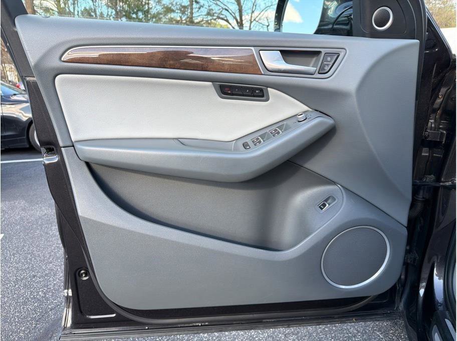 Used 2016 Audi Q5 2.0T Premium Plus w/ Technology Package image 8