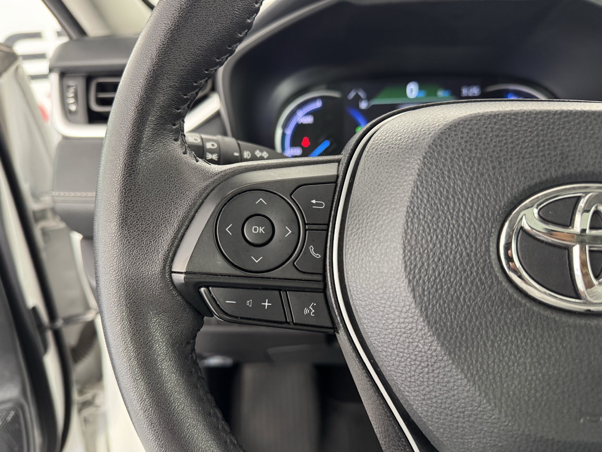 Certified 2024 Toyota RAV4 XLE Premium AWD/4WD image 29