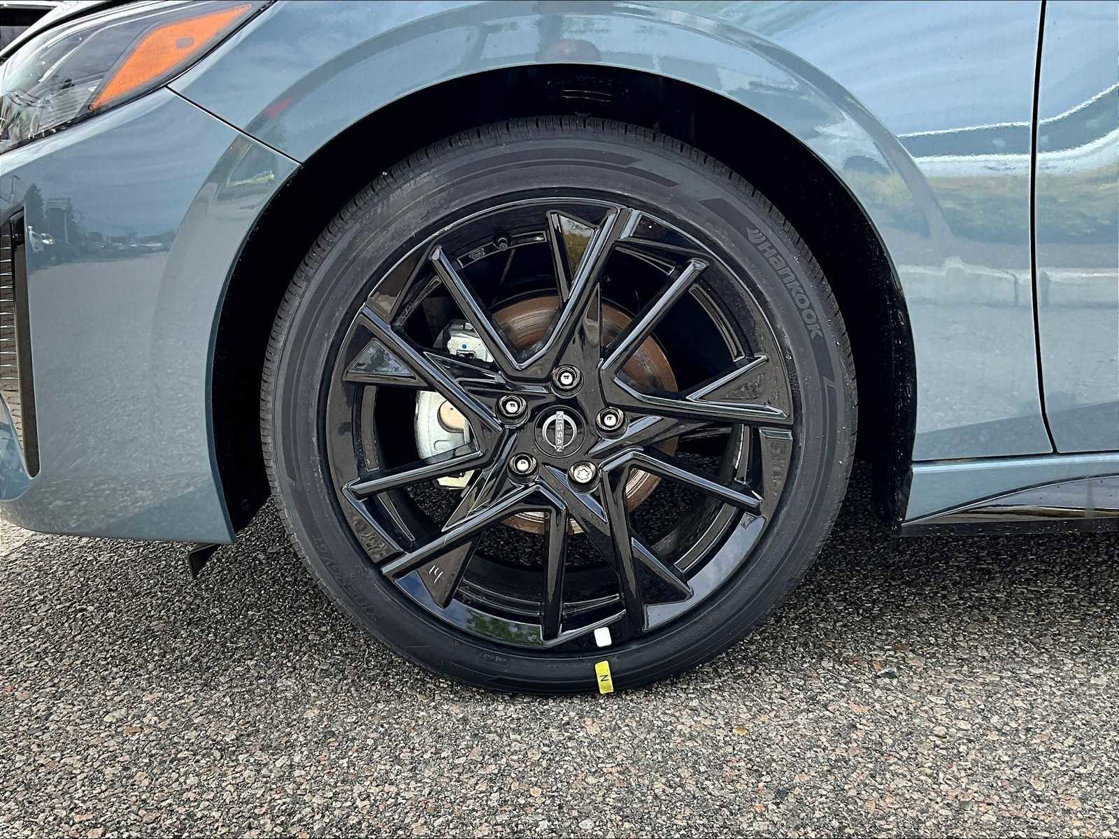 New 2025 Nissan Sentra SR w/ Midnight Edition image 8