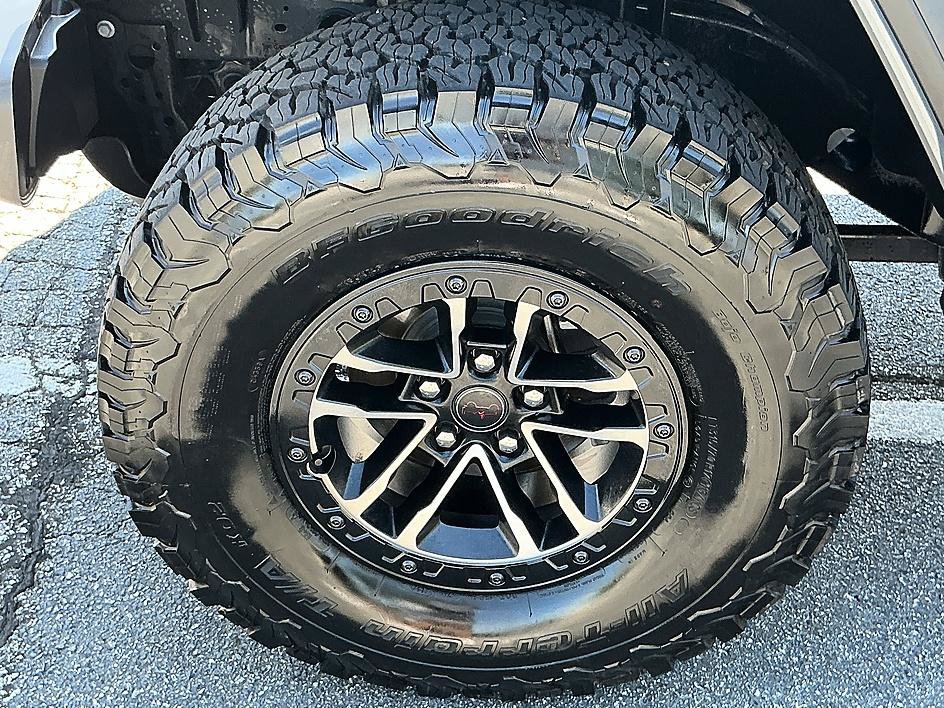 Used 2025 Jeep Wrangler Unlimited Rubicon w/ XTREMEE 35" Tire Package AWD/4WD image 10