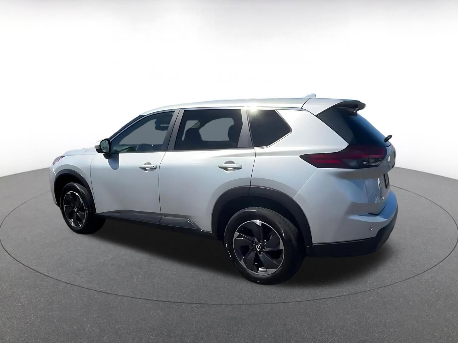 Used 2024 Nissan Rogue SV image 10