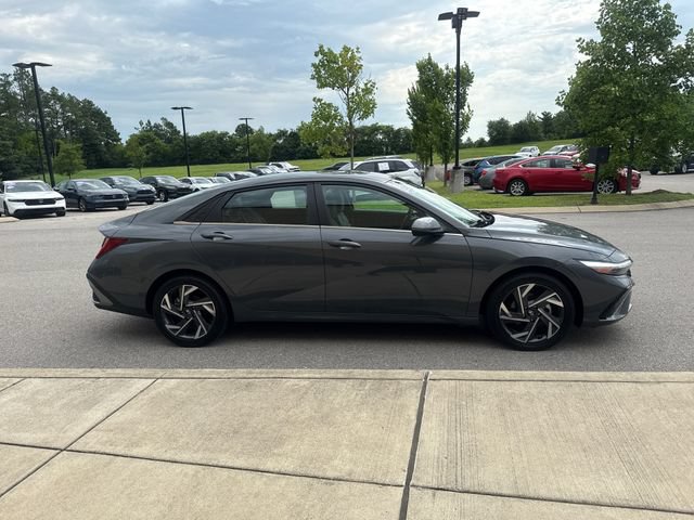 Used 2025 Hyundai Elantra Limited FWD image 5