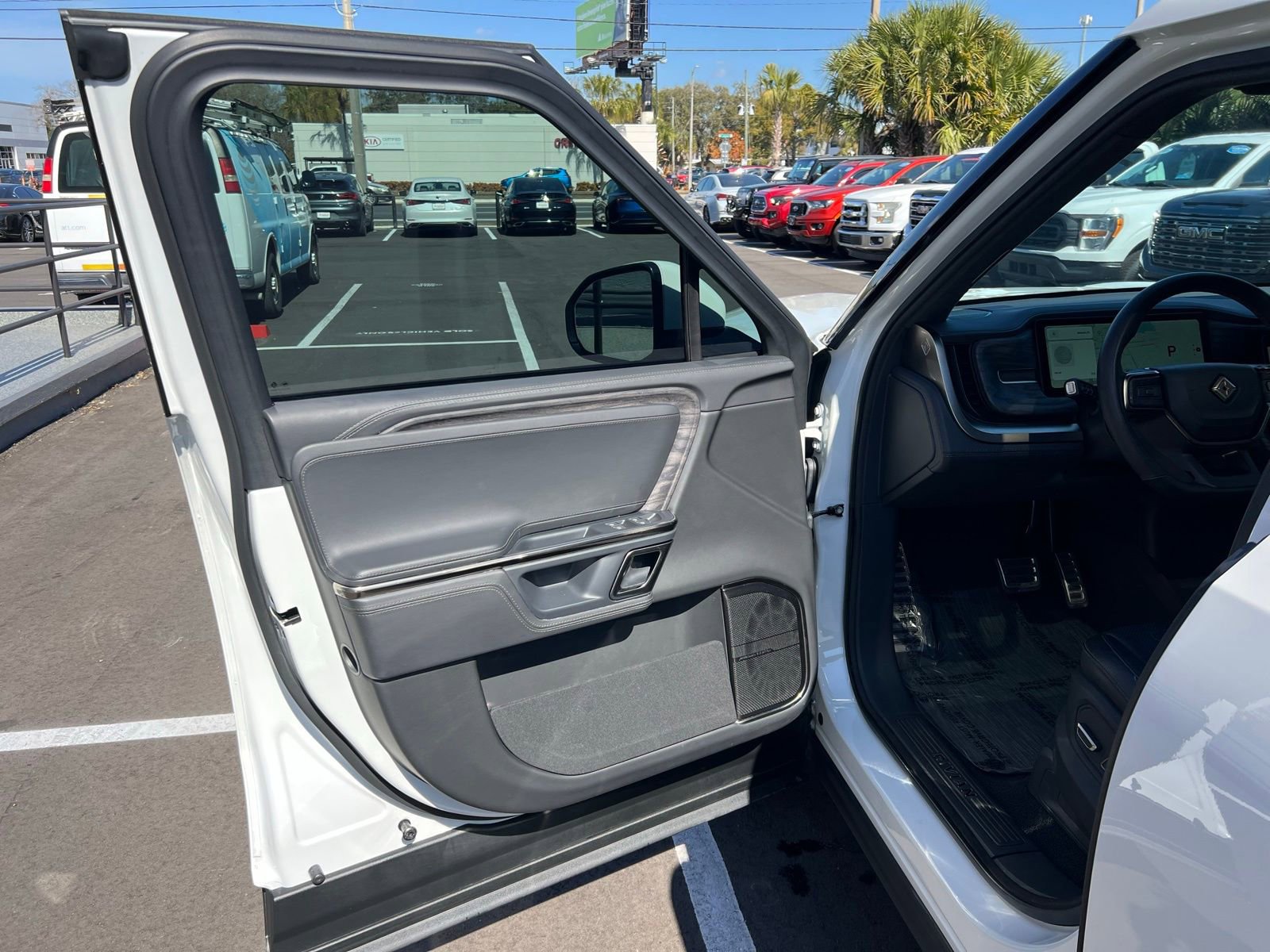 Used 2022 Rivian R1T Adventure image 24