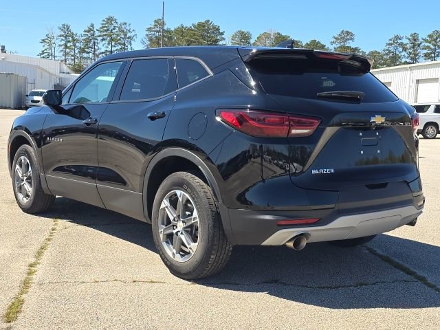 Used 2024 Chevrolet Blazer LT image 3