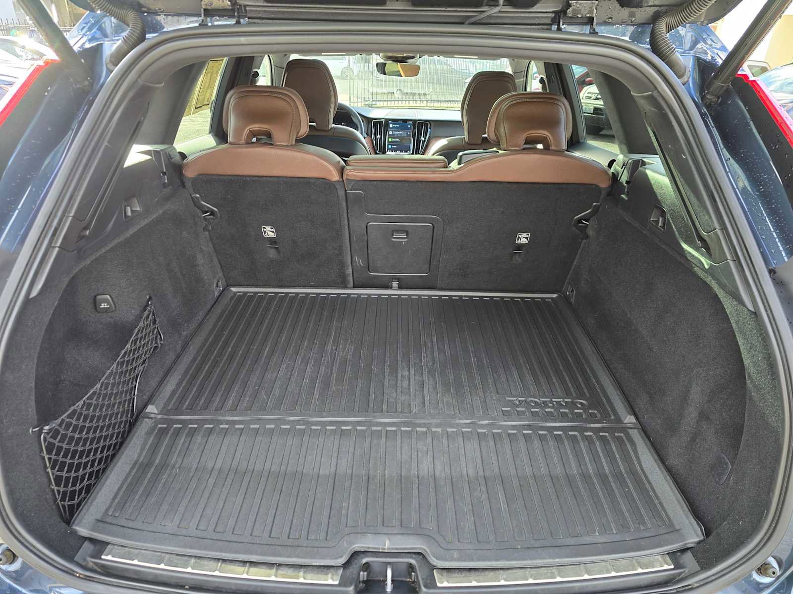 Certified 2023 Volvo XC60 T8 Plus image 16