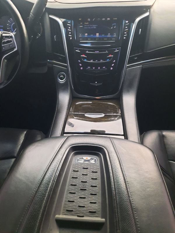 Used 2017 Cadillac Escalade Platinum AWD/4WD image 12