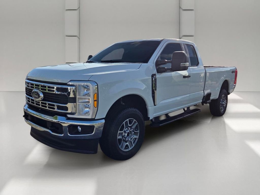 Used 2025 Ford F350 XLT image 4