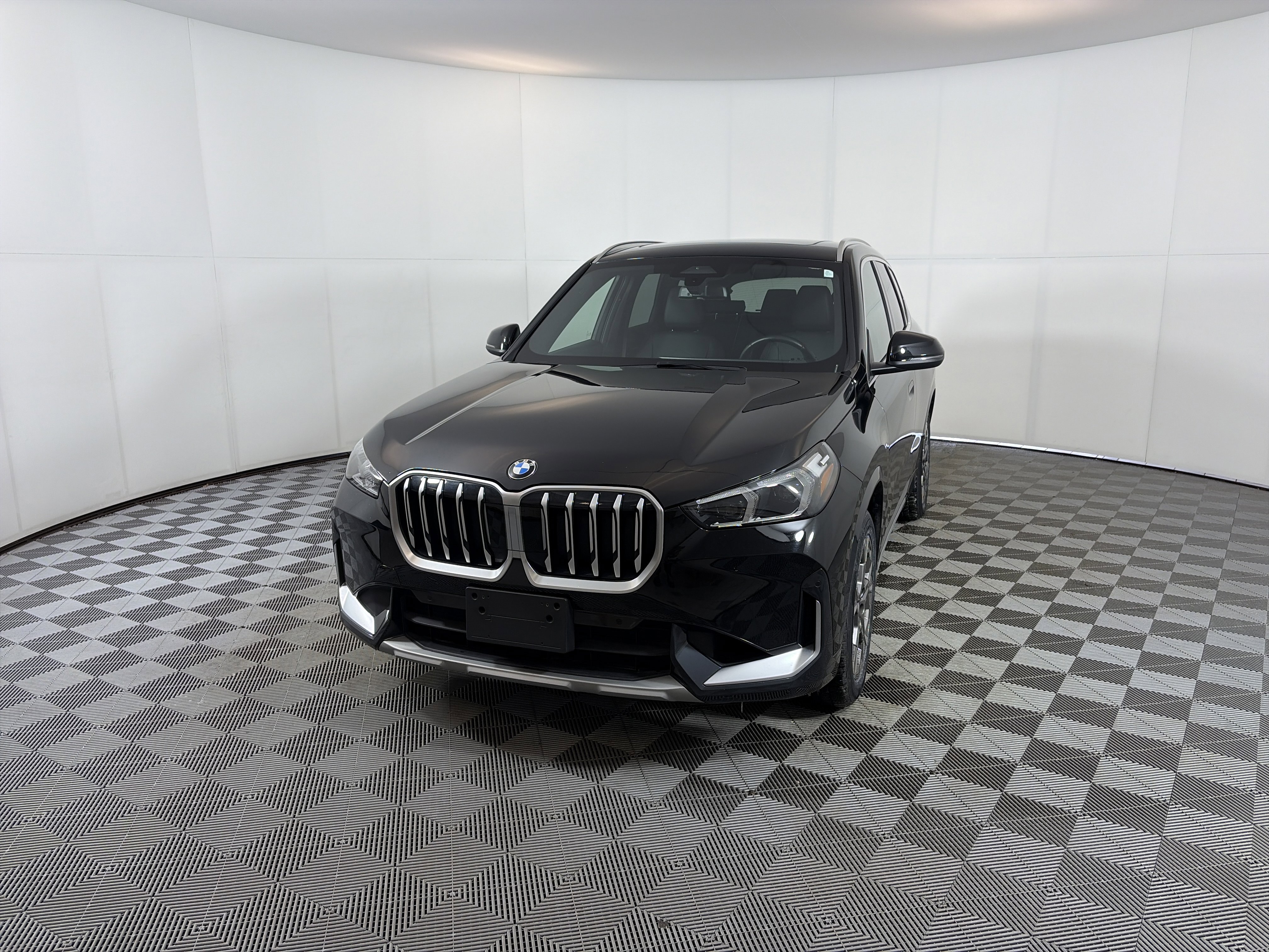 Used 2025 BMW X1 xDrive28i image 2