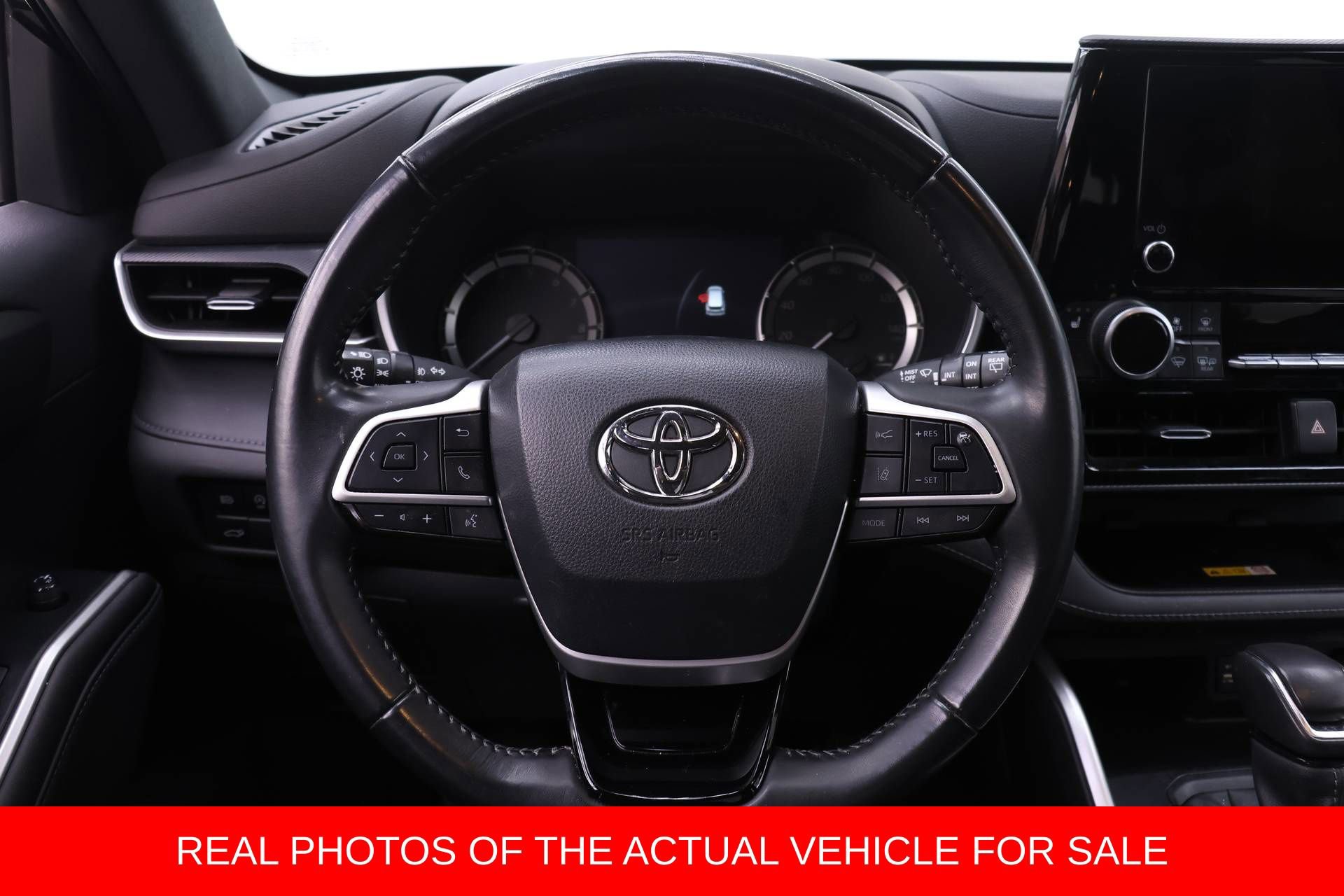 Used 2023 Toyota Highlander XSE FWD image 13