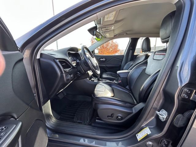 Used 2020 Jeep Cherokee Trailhawk w/ Cold Weather Group image 11