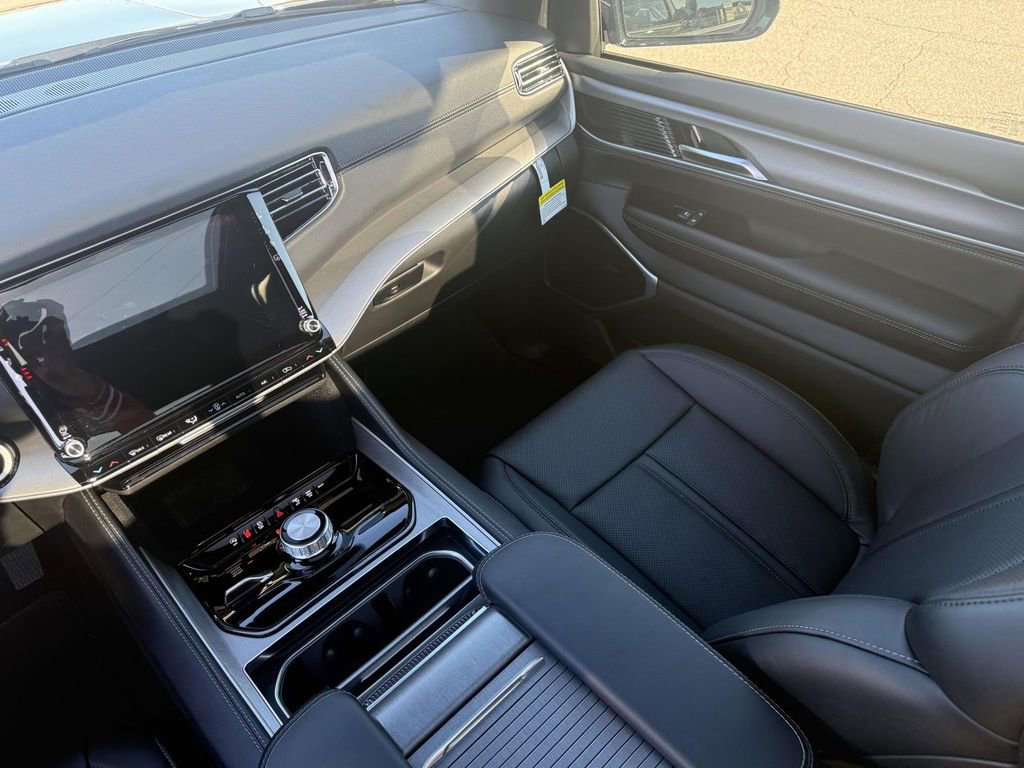 New 2026 Jeep Grand Wagoneer 4WD image 30