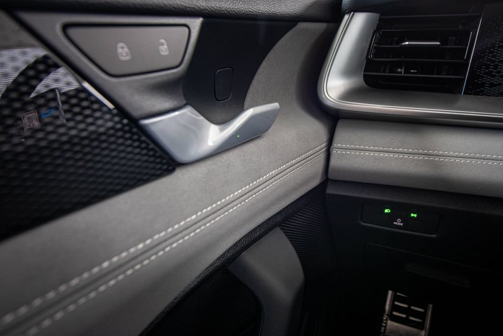 New 2026 Volkswagen Tiguan SE R-Line FWD image 36