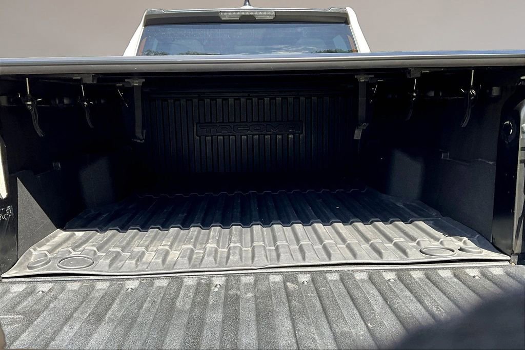Used 2024 Toyota Tacoma SR5 AWD/4WD image 7