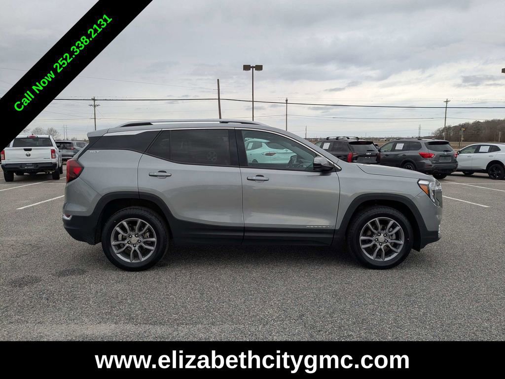 Used 2024 GMC Terrain SLT image 2