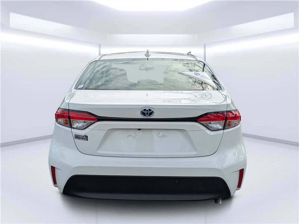 Used 2025 Toyota Corolla LE image 4