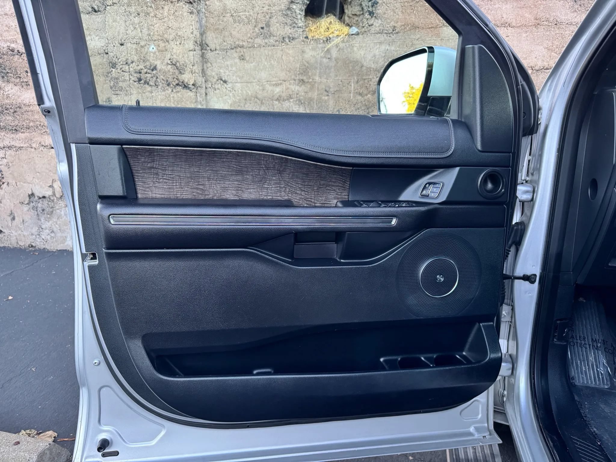 Used 2018 Ford Expedition Limited RWD image 13