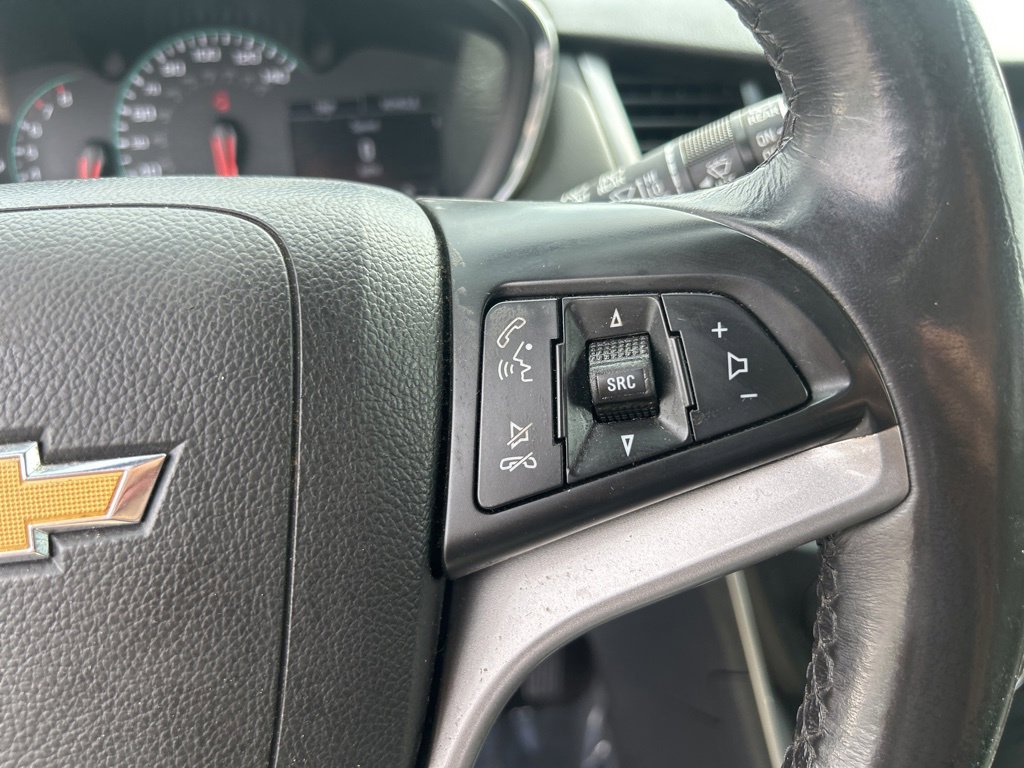 Used 2022 Chevrolet Trax LT w/ LT Convenience Package image 23