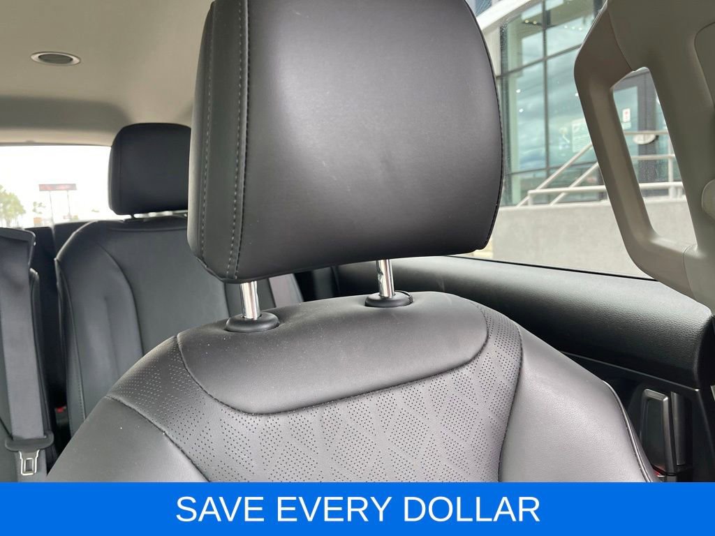 Used 2023 Kia Carnival LX FWD image 20