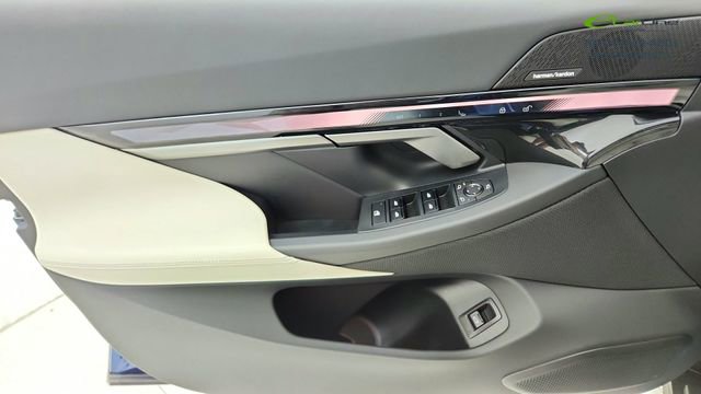 Used 2025 BMW i5 xDrive40 w/ Premium Package image 34