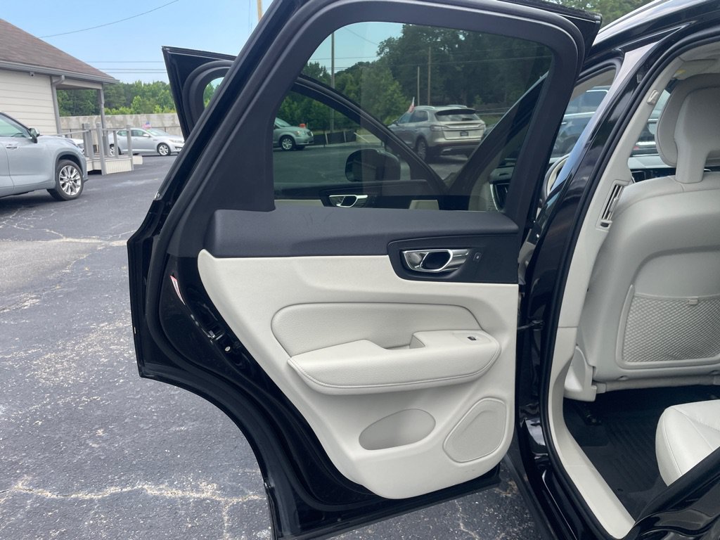 Used 2018 Volvo XC60 T5 Momentum AWD/4WD image 17