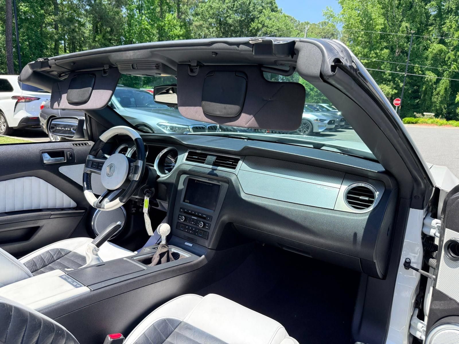 Used 2010 Ford Mustang Shelby GT500 RWD image 24