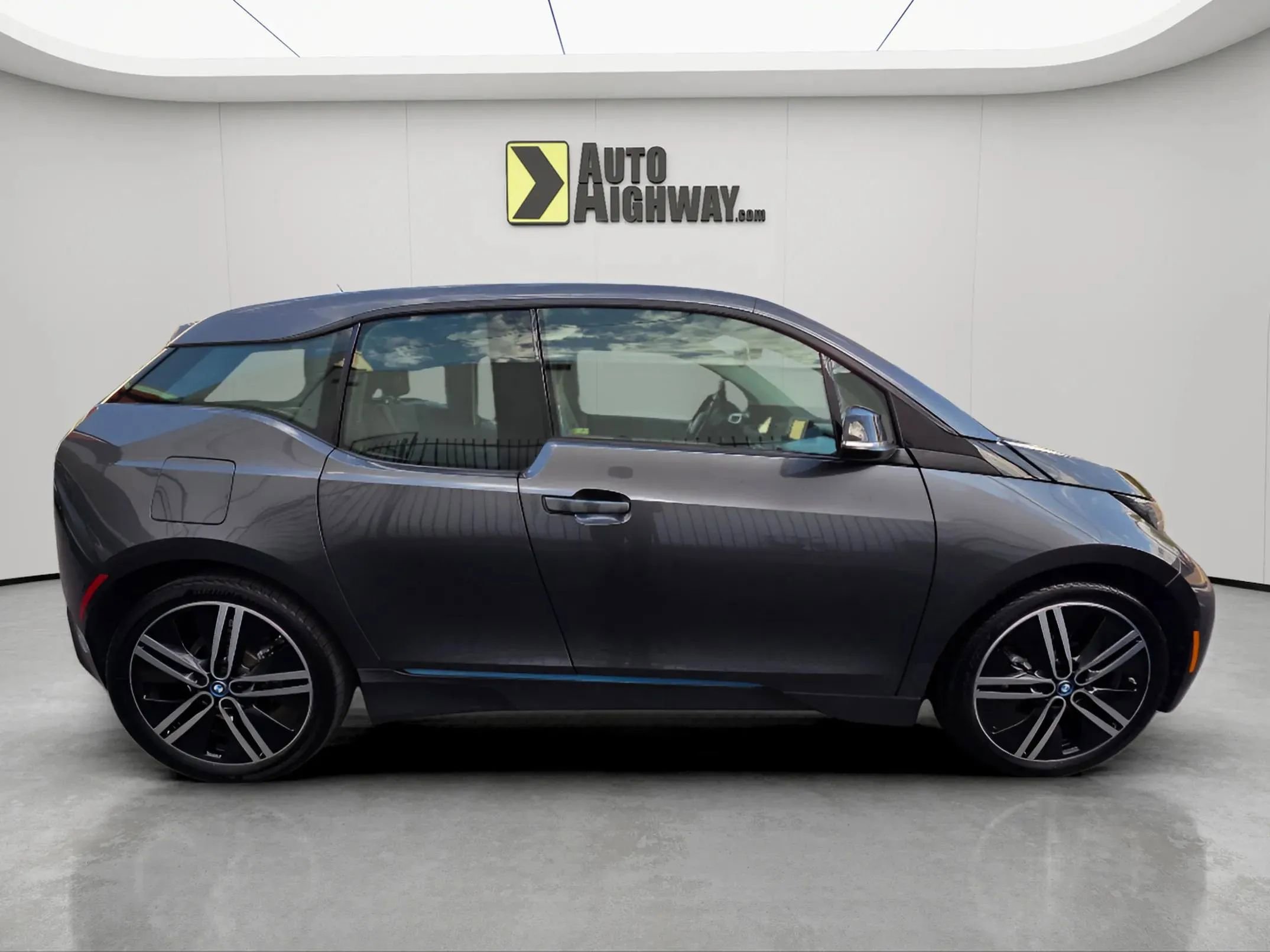 Used 2017 BMW i3 image 2