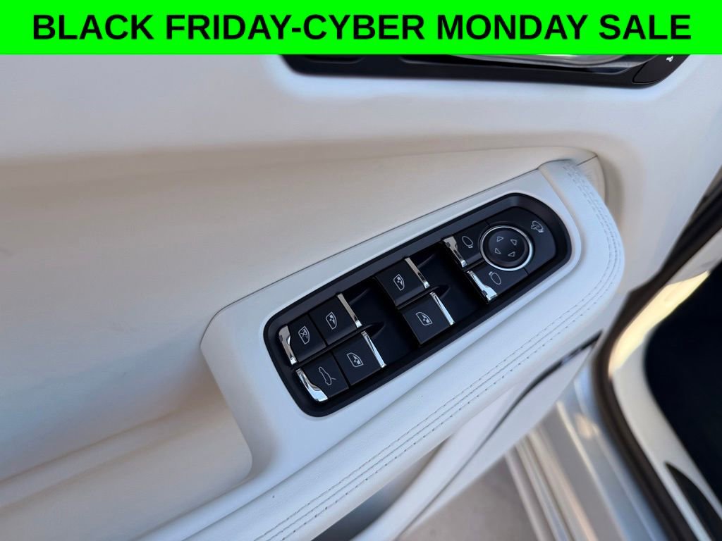 Used 2024 Porsche Macan GTS image 14