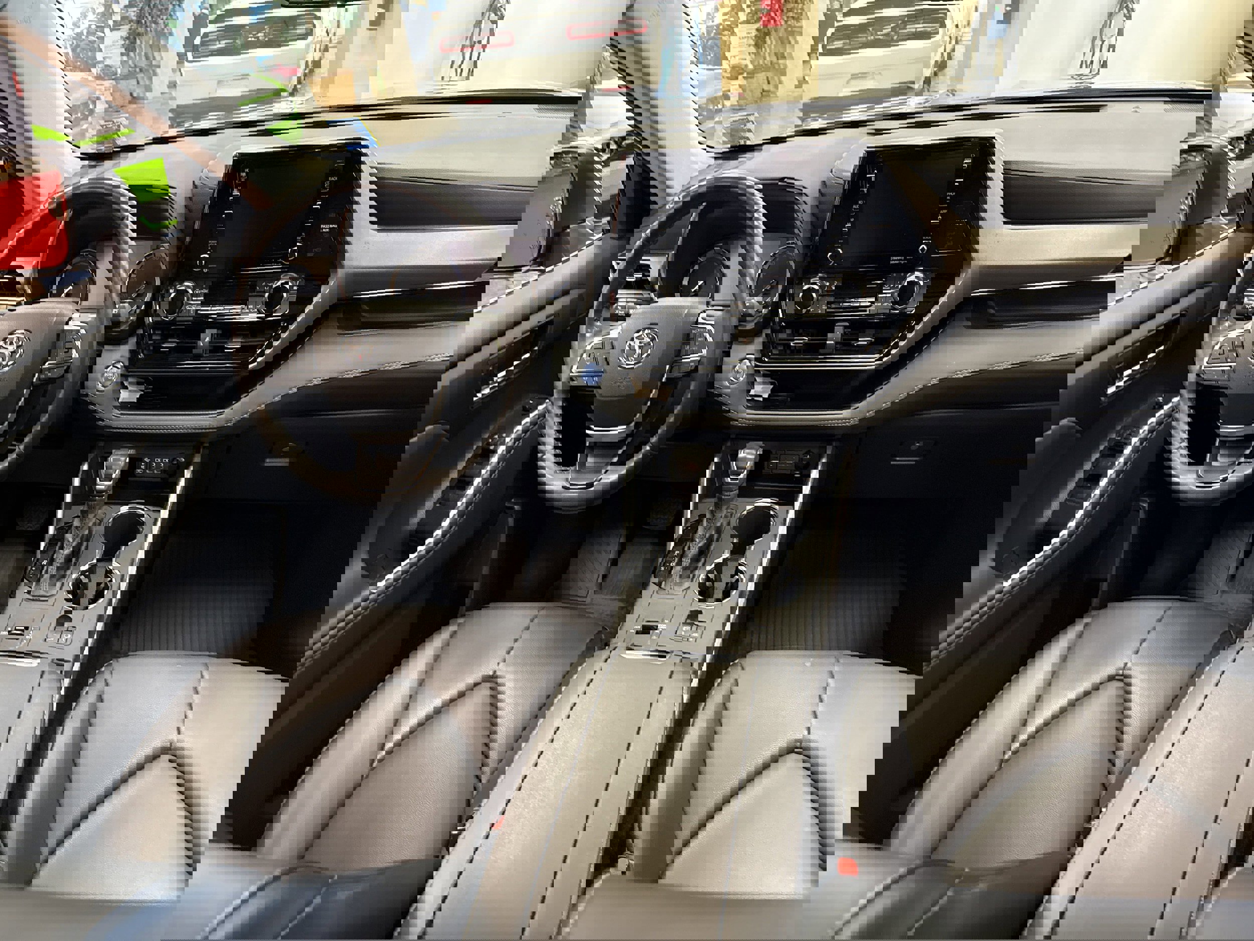 Used 2022 Toyota Highlander XLE image 22