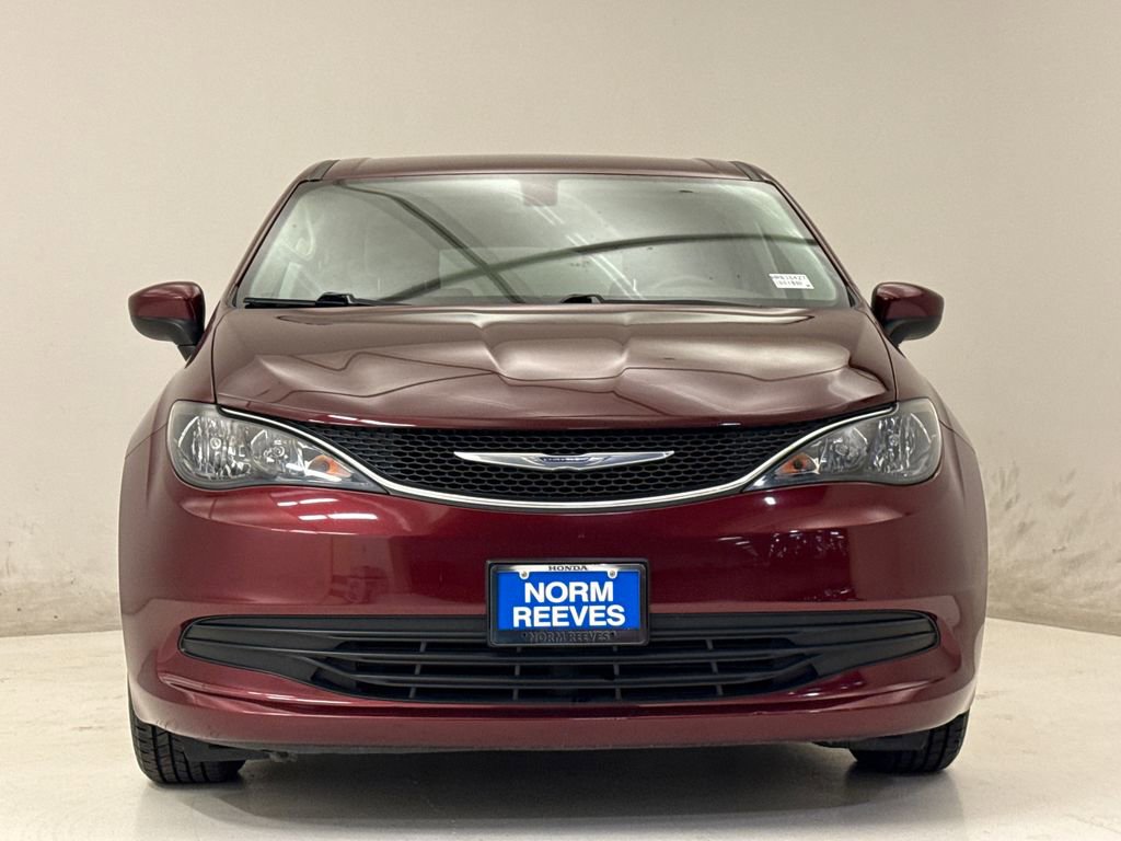 Used 2017 Chrysler Pacifica Touring image 3