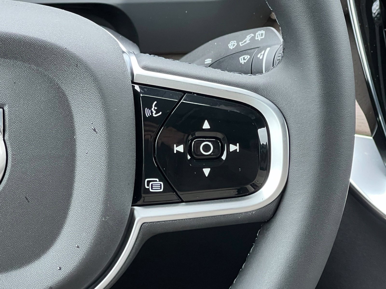 New 2026 Volvo XC90 B6 Plus w/ Protection Package Premier AWD/4WD image 34