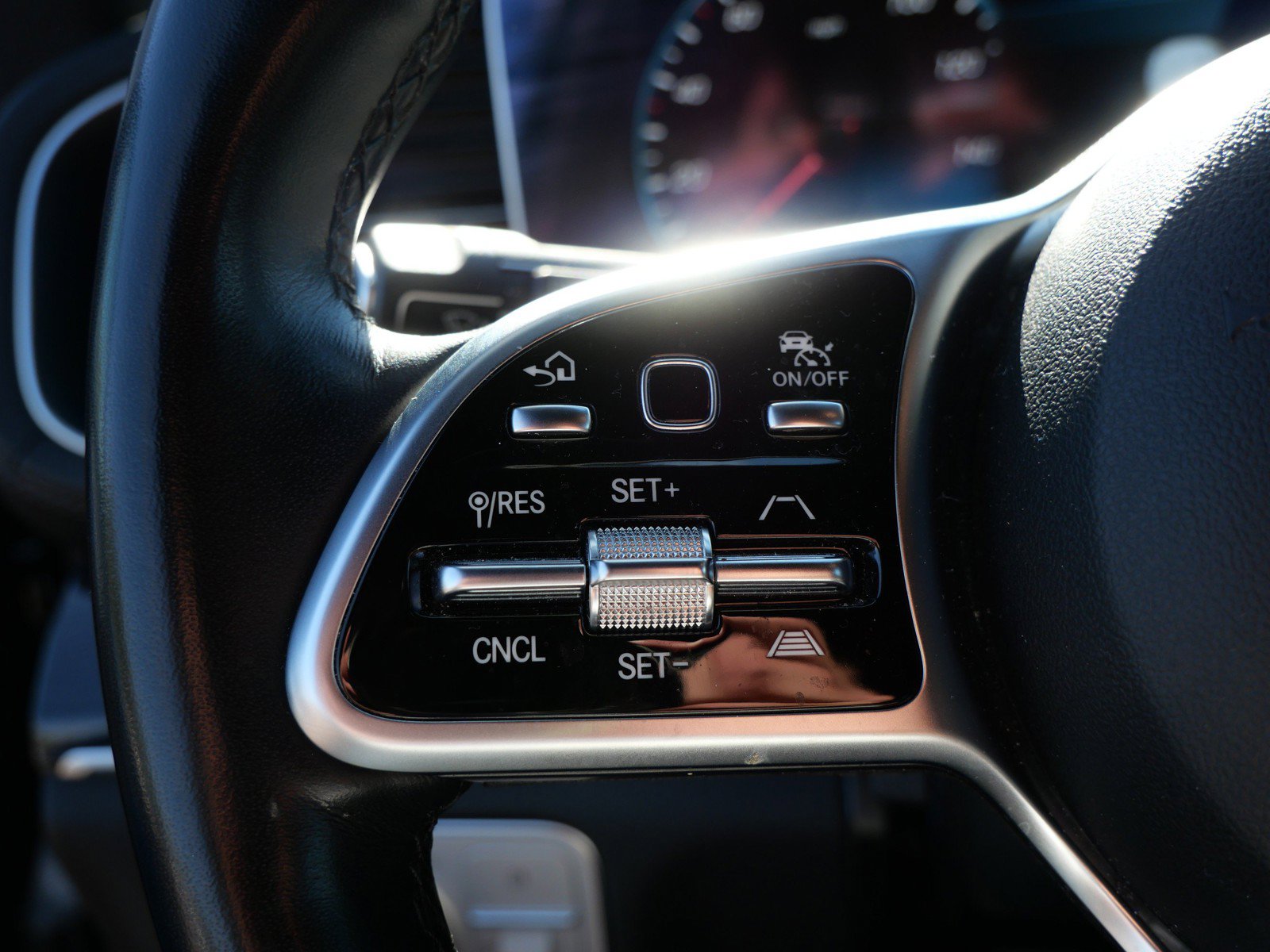 Used 2023 Mercedes-Benz GLS 450 4MATIC image 26