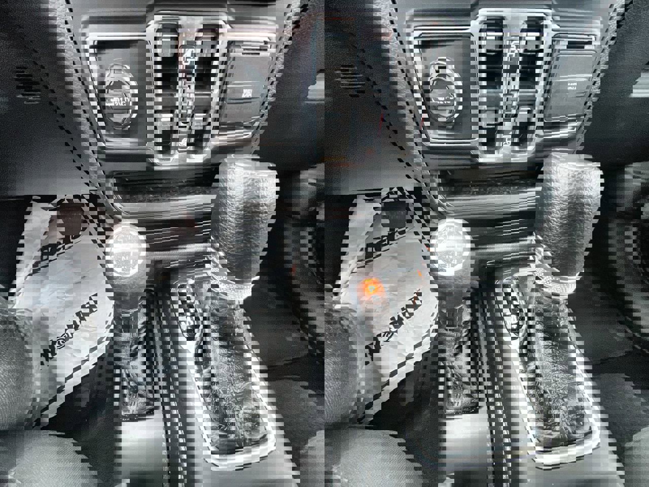 Used 2023 Jeep Gladiator Sport image 16