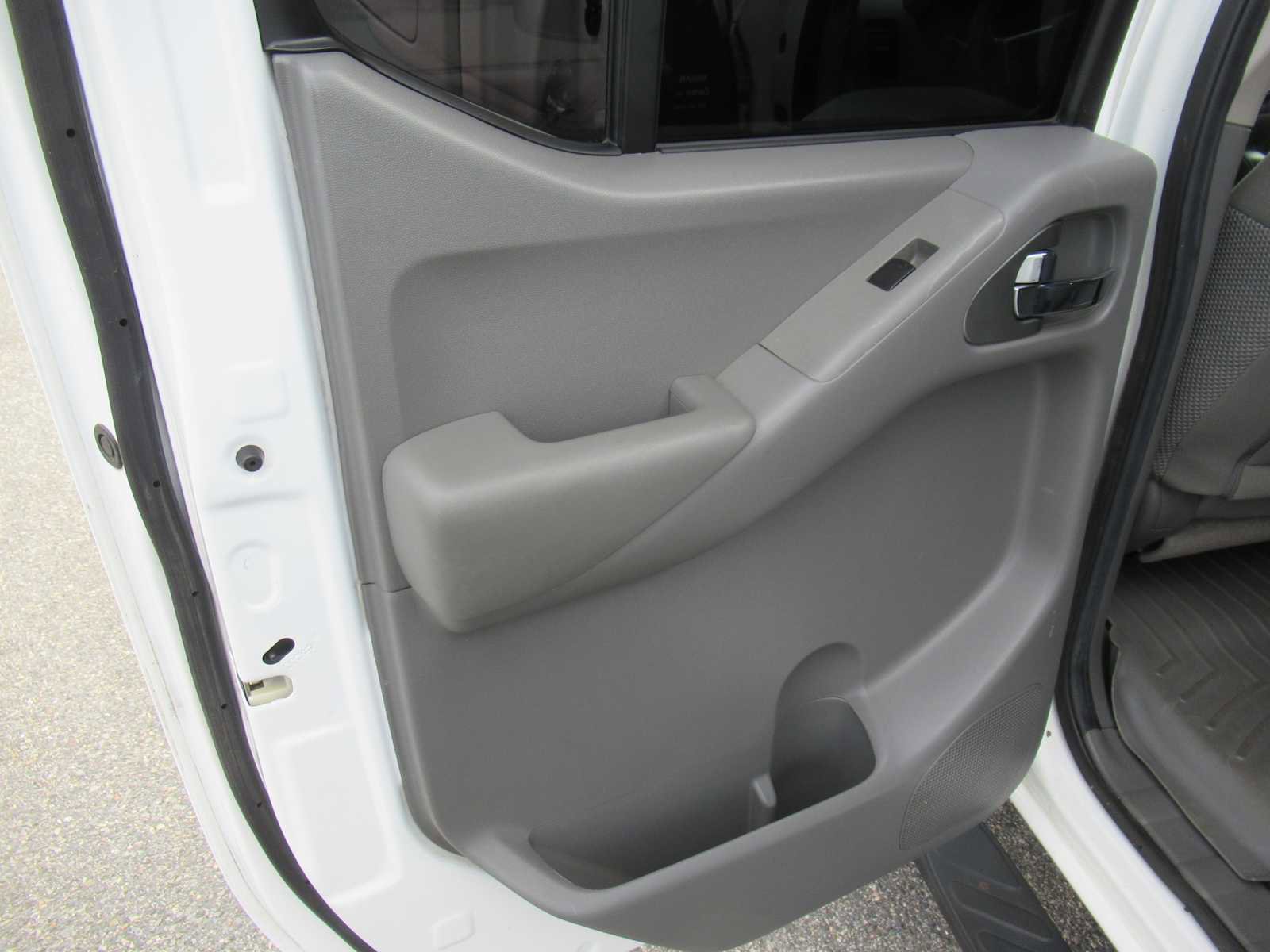 Used 2021 Nissan Frontier SV image 16