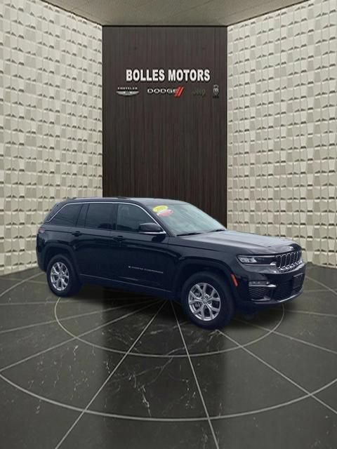 Certified 2023 Jeep Grand Cherokee Limited AWD/4WD image 3