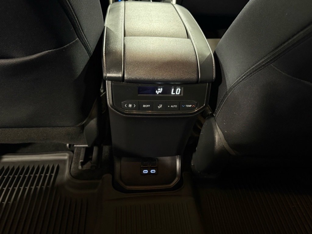 Used 2023 Toyota Highlander L image 14