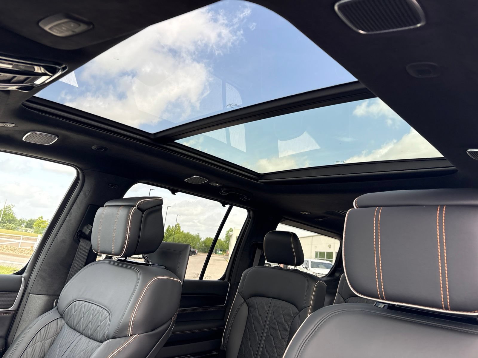 New 2026 Jeep Grand Wagoneer Summit AWD/4WD image 11