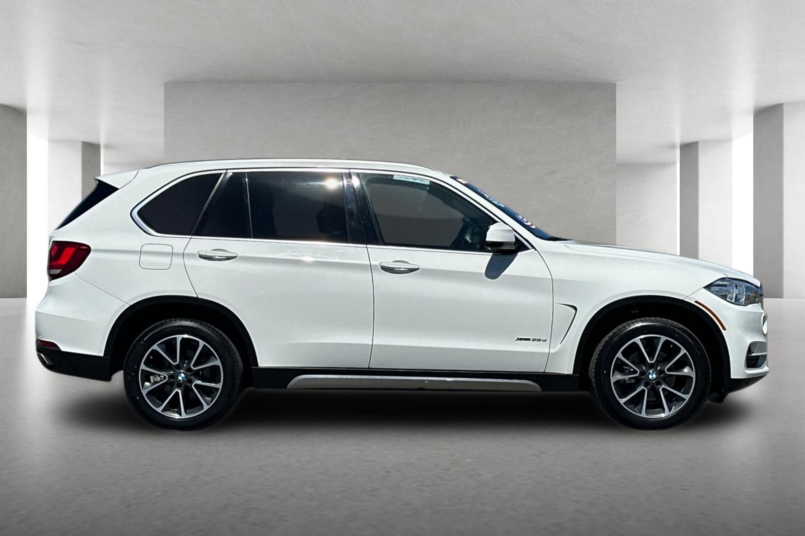 Used 2018 BMW X5 xDrive35d w/ Premium Package AWD/4WD image 3