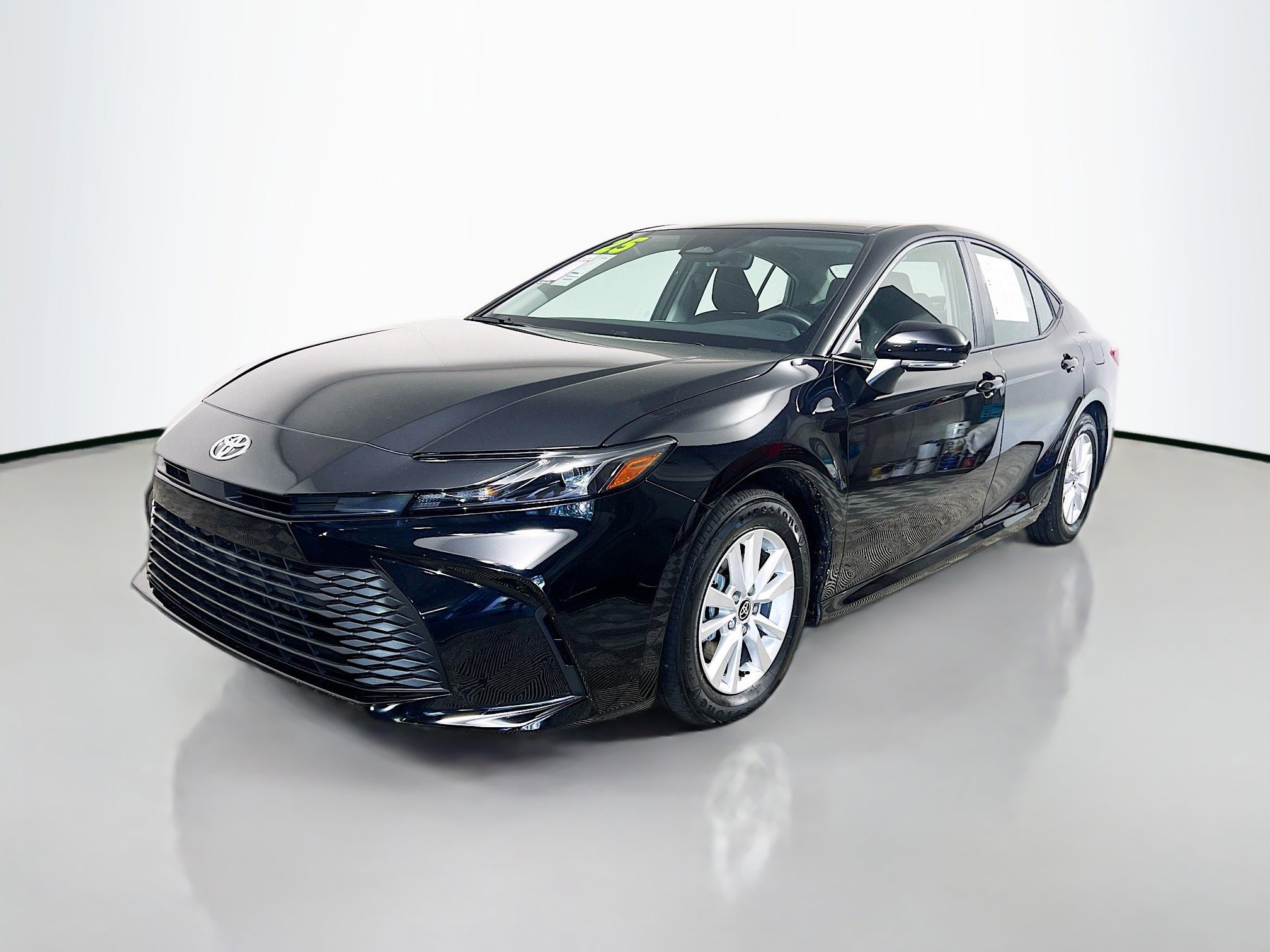 Used 2025 Toyota Camry LE w/ Convenience Package image 10