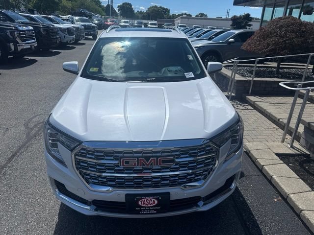 Used 2023 GMC Terrain Denali AWD/4WD image 3