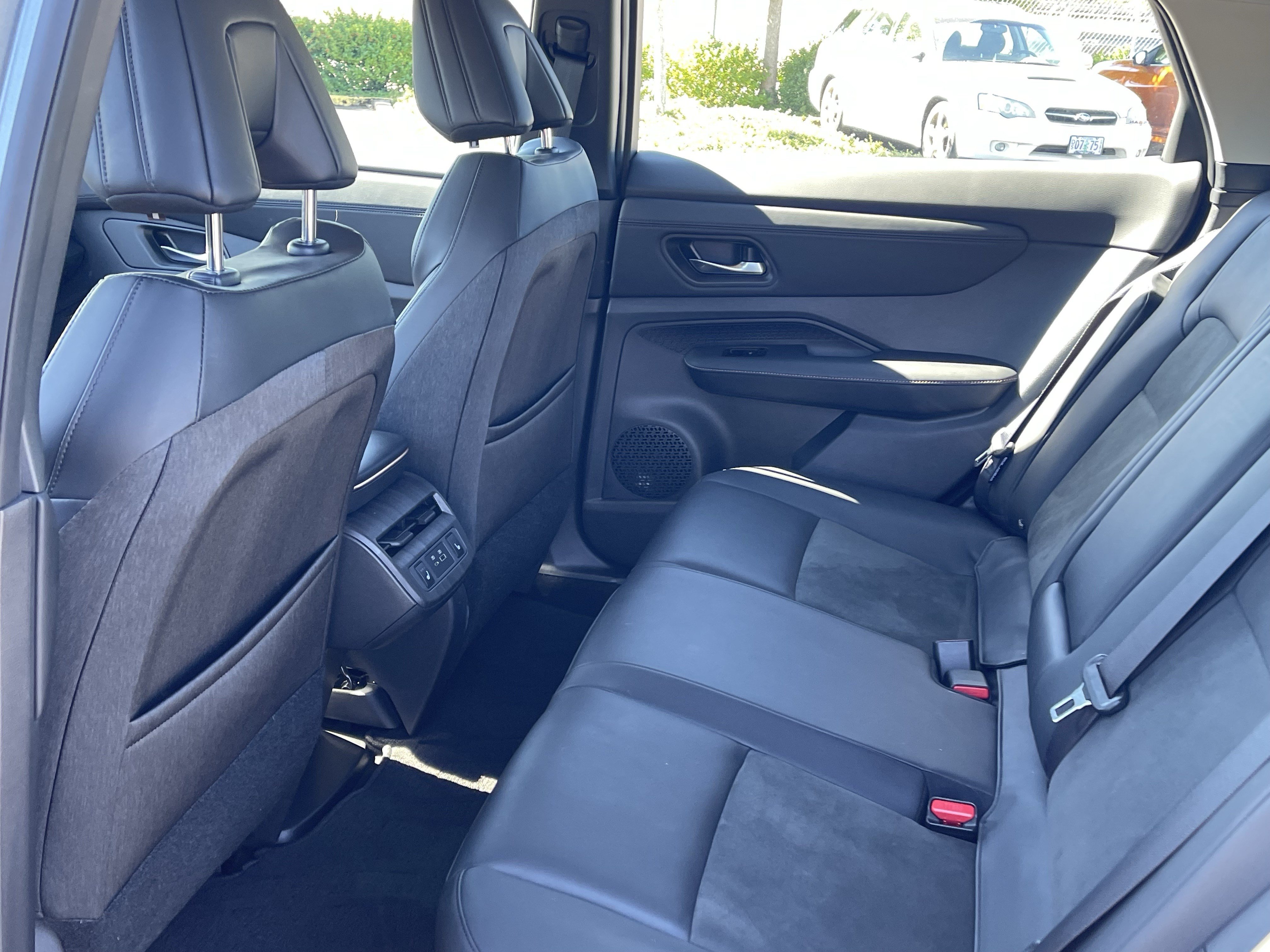 Used 2024 Nissan Ariya FWD image 14