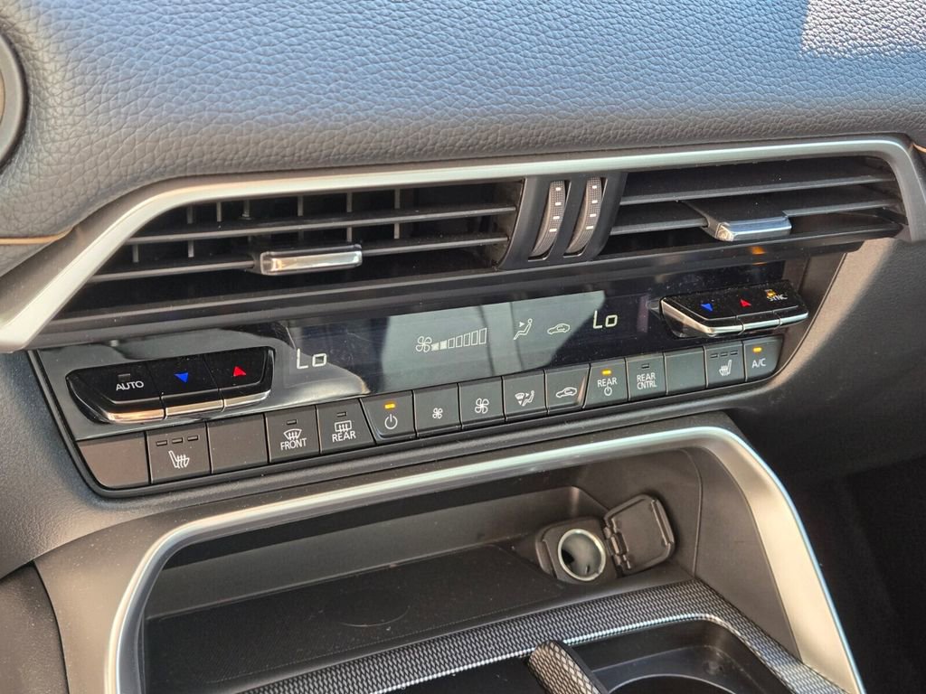 Used 2025 MAZDA CX-70 Plug-In Hybrid w/ Premium Pkg image 29