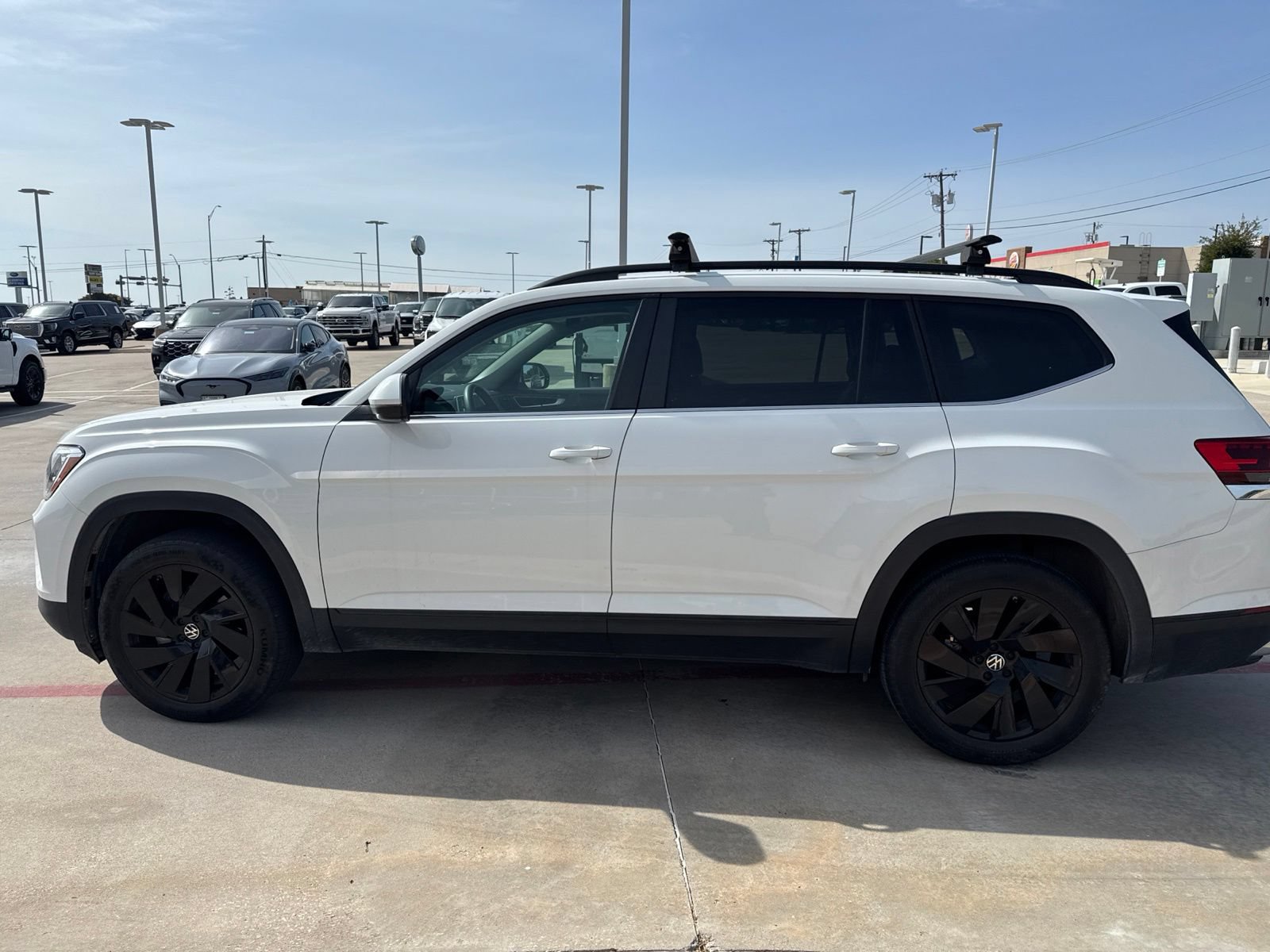 Used 2024 Volkswagen Atlas SE FWD image 6