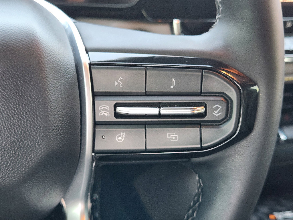 Used 2025 Chevrolet Colorado ZR2 w/ Technology Package image 31