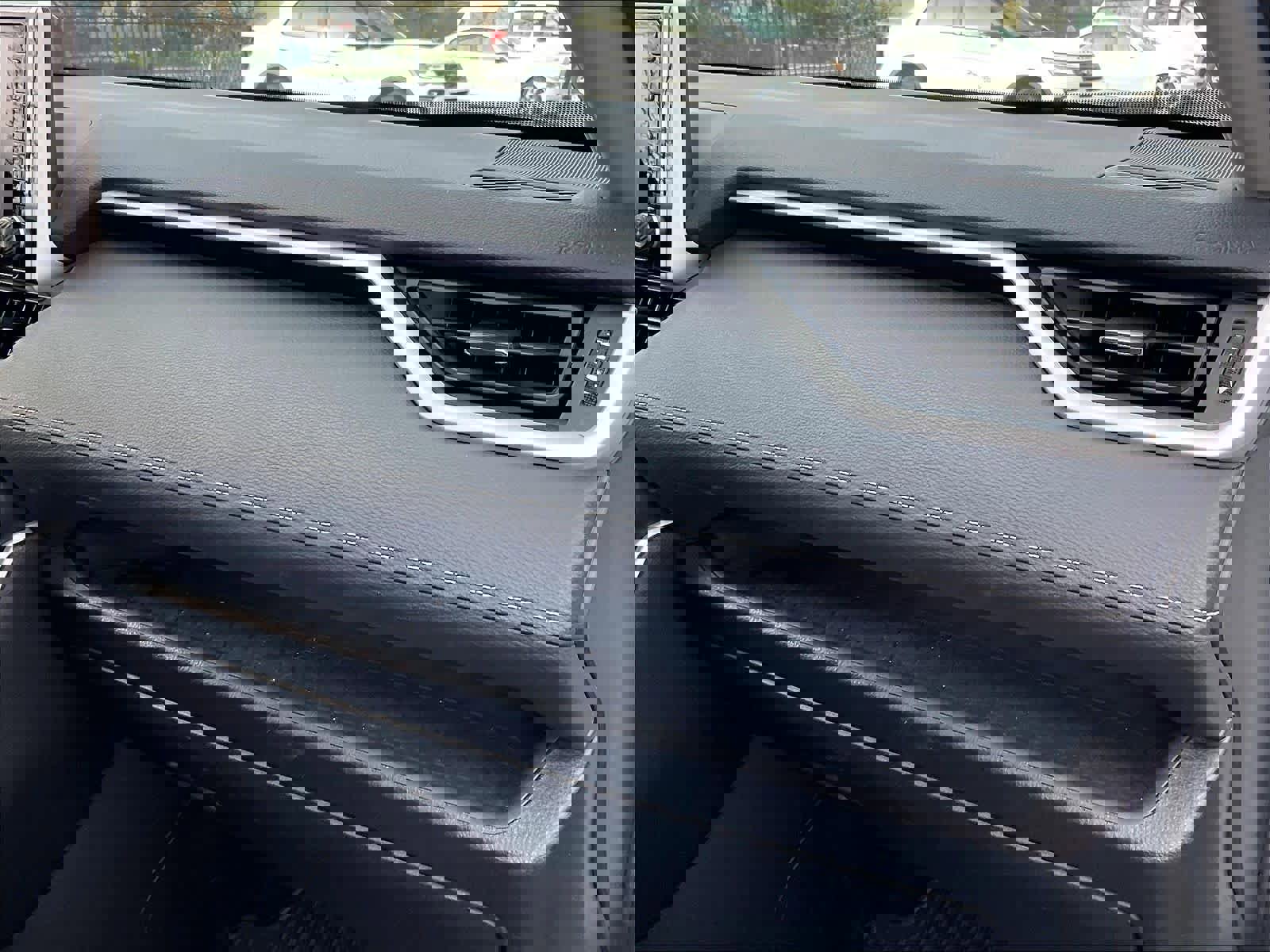 Used 2020 Toyota RAV4 XLE Premium image 17