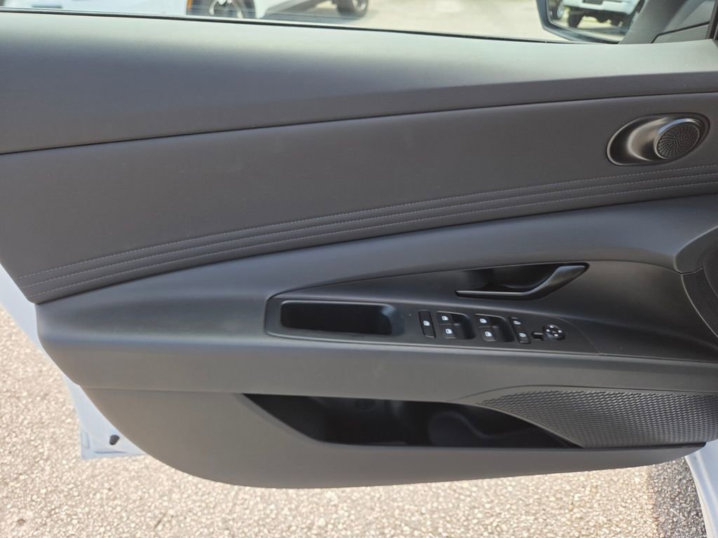 Used 2025 Hyundai Elantra Sport FWD image 23