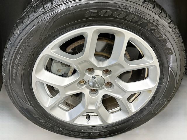 Used 2015 Jeep Renegade Latitude image 12