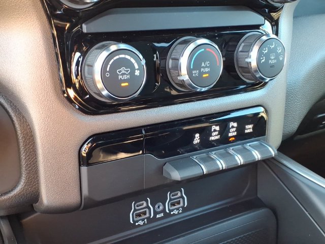 New 2026 RAM 1500 Express AWD/4WD image 17