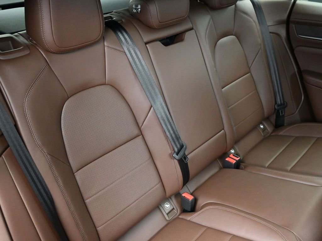 Certified 2025 Porsche Macan 4 Electric image 28