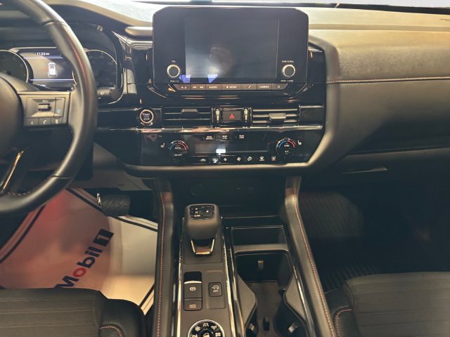 Used 2024 Nissan Pathfinder Rock Creek AWD/4WD image 11