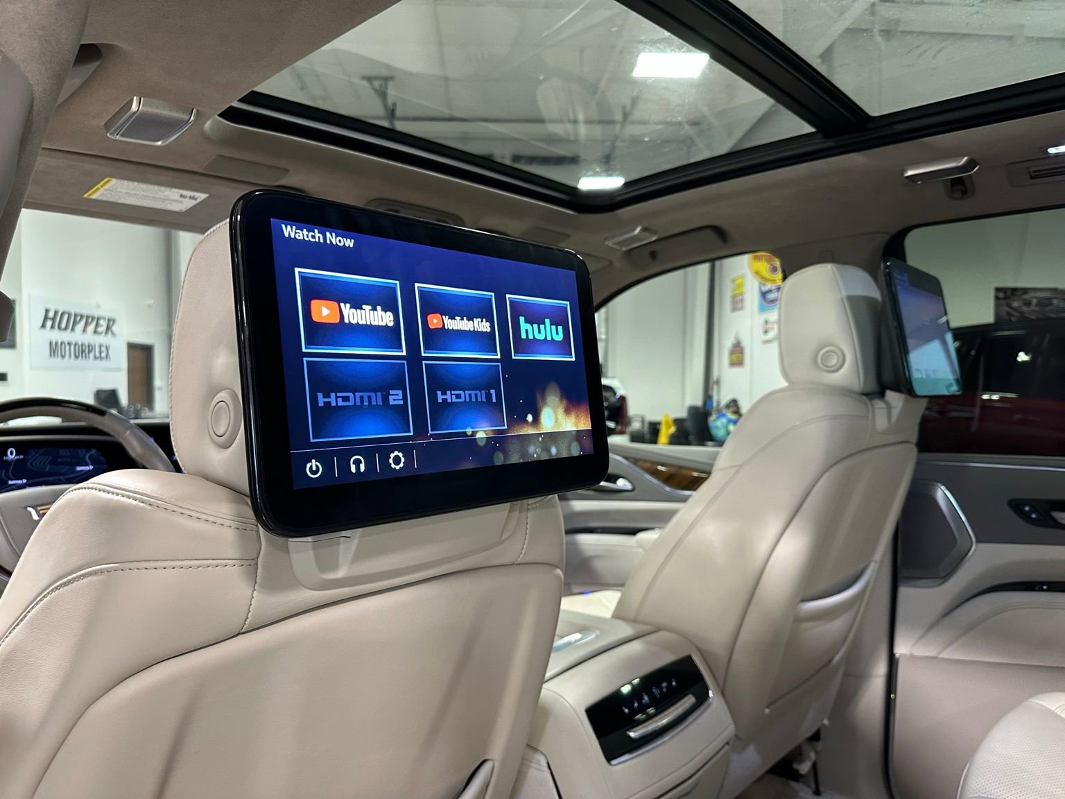 Used 2024 Cadillac Escalade Sport Platinum w/ LPO, ONYX Package AWD/4WD image 44